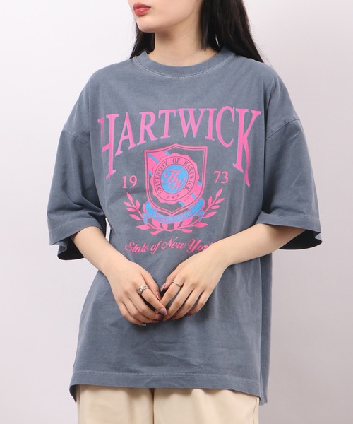 spiritoso(スピリトーゾ)の「spiritoso ピグメントHARTWICK カレッジロゴ半袖Tシャツ(Tシャツ/カットソー・レディース・チャコール/ネイビー/ホワイト系/ブラウン/ベビーピンク/ラベンダー・F)」の22枚目の写真