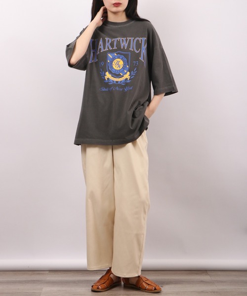 spiritoso(スピリトーゾ)の「spiritoso ピグメントHARTWICK カレッジロゴ半袖Tシャツ(Tシャツ/カットソー・レディース・チャコール/ネイビー/ホワイト系/ブラウン/ベビーピンク/ラベンダー・F)」の12枚目の写真