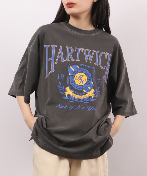spiritoso(スピリトーゾ)の「spiritoso ピグメントHARTWICK カレッジロゴ半袖Tシャツ(Tシャツ/カットソー・レディース・チャコール/ネイビー/ホワイト系/ブラウン/ベビーピンク/ラベンダー・F)」の10枚目の写真