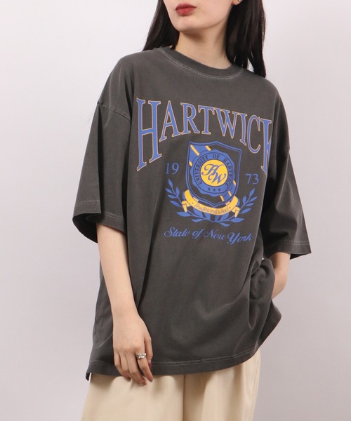 spiritoso(スピリトーゾ)の「spiritoso ピグメントHARTWICK カレッジロゴ半袖Tシャツ(Tシャツ/カットソー・レディース・チャコール/ネイビー/ホワイト系/ブラウン/ベビーピンク/ラベンダー・F)」の11枚目の写真