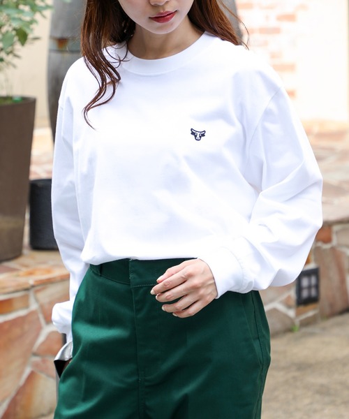 HANES(ヘインズ)の「【Hanes】BEEFY LONG SLEEVE T-SHIRT ワンポイントロゴ刺繍(Tシャツ/カットソー・メンズ・グレー/ブラック/ホワイト・L/M/XL)」の2枚目の写真