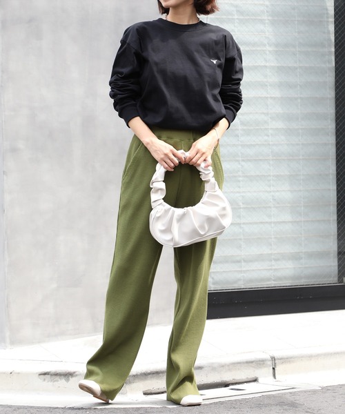 HANES(ヘインズ)の「【Hanes】BEEFY LONG SLEEVE T-SHIRT ワンポイントロゴ刺繍(Tシャツ/カットソー・メンズ・グレー/ブラック/ホワイト・L/M/XL)」の7枚目の写真