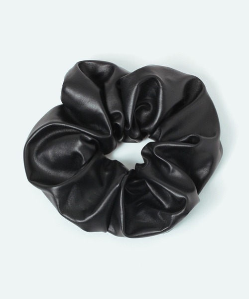 studio CLIP（スタディオクリップ）の「【daily CLIP】フェイクレザーシュシュ（シュシュ・レディース・ブラック/ボルドー/ベージュ・FREE）」の2枚目の写真