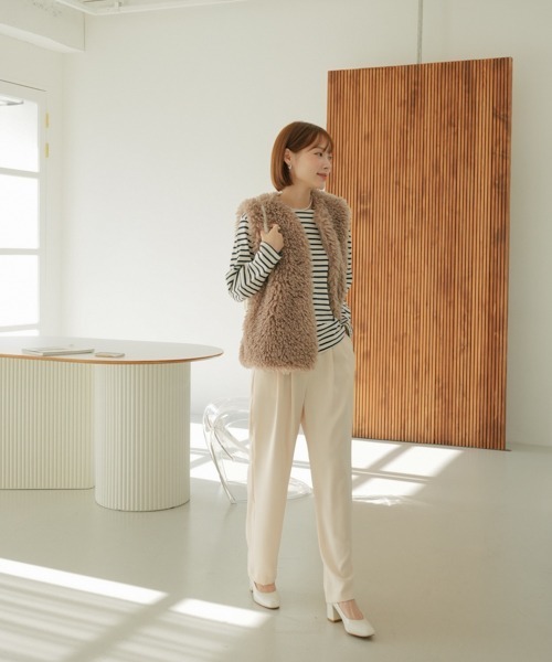 SHOPLIST styled by DHOLIC(ショップリストスタイルドバイディーホリック)の「シープ風 ポケット付き ファーベスト(ベスト・レディース・ベージュ/モカ/アイボリー・FREE)」の8枚目の写真