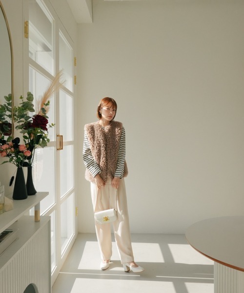 SHOPLIST styled by DHOLIC(ショップリストスタイルドバイディーホリック)の「シープ風 ポケット付き ファーベスト(ベスト・レディース・ベージュ/モカ/アイボリー・FREE)」の12枚目の写真