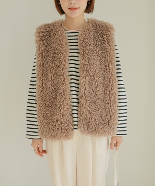 SHOPLIST styled by DHOLIC(ショップリストスタイルドバイディーホリック)の「シープ風 ポケット付き ファーベスト(ベスト・レディース・ベージュ/モカ/アイボリー・FREE)」の13枚目の写真