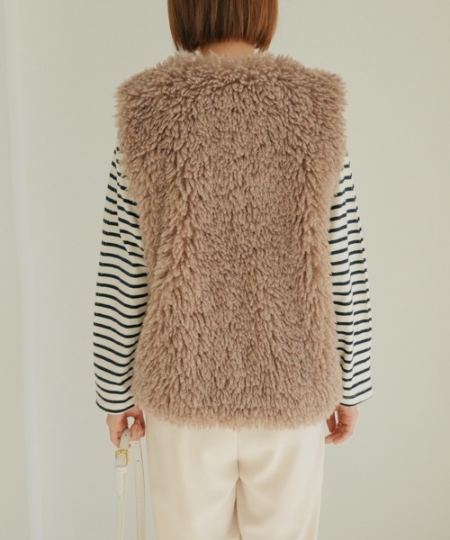 SHOPLIST styled by DHOLIC(ショップリストスタイルドバイディーホリック)の「シープ風 ポケット付き ファーベスト(ベスト・レディース・ベージュ/モカ/アイボリー・FREE)」の14枚目の写真