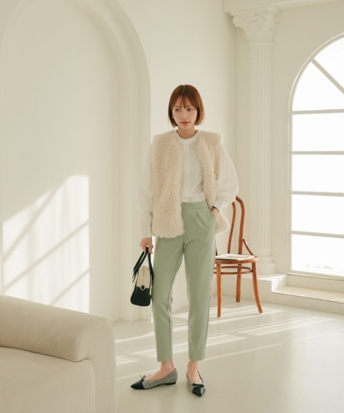 SHOPLIST styled by DHOLIC(ショップリストスタイルドバイディーホリック)の「シープ風 ポケット付き ファーベスト(ベスト・レディース・ベージュ/モカ/アイボリー・FREE)」の17枚目の写真