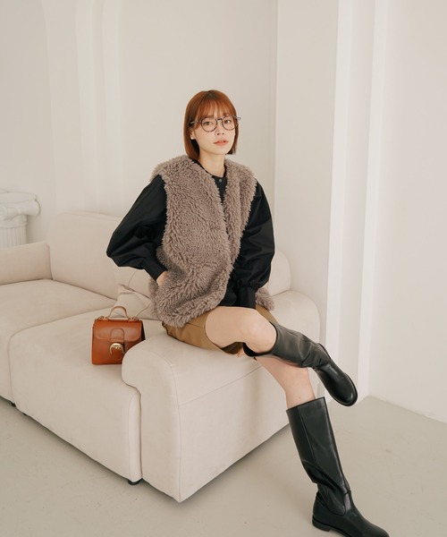 SHOPLIST styled by DHOLIC(ショップリストスタイルドバイディーホリック)の「シープ風 ポケット付き ファーベスト(ベスト・レディース・ベージュ/モカ/アイボリー・FREE)」の19枚目の写真
