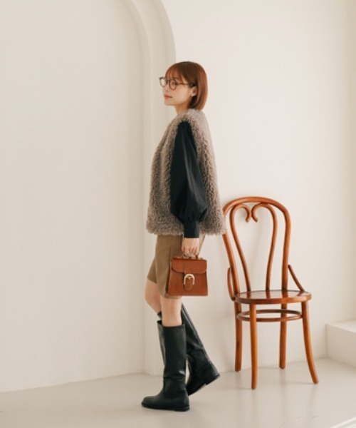 SHOPLIST styled by DHOLIC(ショップリストスタイルドバイディーホリック)の「シープ風 ポケット付き ファーベスト(ベスト・レディース・ベージュ/モカ/アイボリー・FREE)」の20枚目の写真