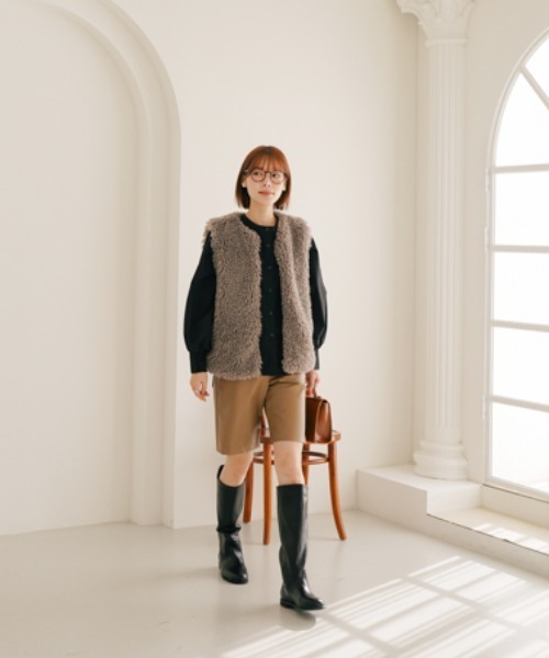 SHOPLIST styled by DHOLIC(ショップリストスタイルドバイディーホリック)の「シープ風 ポケット付き ファーベスト(ベスト・レディース・ベージュ/モカ/アイボリー・FREE)」の21枚目の写真