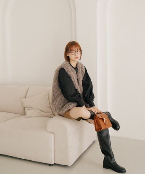 SHOPLIST styled by DHOLIC(ショップリストスタイルドバイディーホリック)の「シープ風 ポケット付き ファーベスト(ベスト・レディース・ベージュ/モカ/アイボリー・FREE)」の22枚目の写真