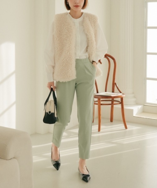 SHOPLIST styled by DHOLIC(ショップリストスタイルドバイディーホリック)の「シープ風 ポケット付き ファーベスト(ベスト・レディース・ベージュ/モカ/アイボリー・FREE)」の18枚目の写真