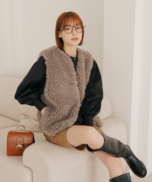 SHOPLIST styled by DHOLIC(ショップリストスタイルドバイディーホリック)の「シープ風 ポケット付き ファーベスト(ベスト・レディース・ベージュ/モカ/アイボリー・FREE)」の7枚目の写真