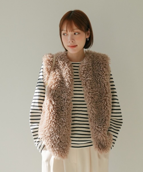 SHOPLIST styled by DHOLIC(ショップリストスタイルドバイディーホリック)の「シープ風 ポケット付き ファーベスト(ベスト・レディース・ベージュ/モカ/アイボリー・FREE)」の6枚目の写真