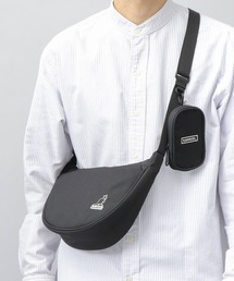 KANGOL（カンゴール）の「軽量 ポリエステル 三日月型 ショルダーバッグ ポーチ付き（ショルダーバッグ・メンズ）」
