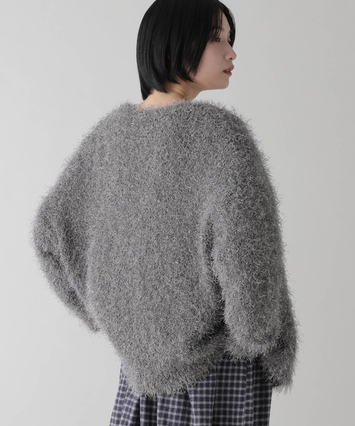 studio CLIP（スタディオクリップ）の「《natural by clip》3ゲージ フェザーヤーンVネックカーディガン（カーディガン/ボレロ・レディース・グレー/チャコール・FREE）」の6枚目の写真