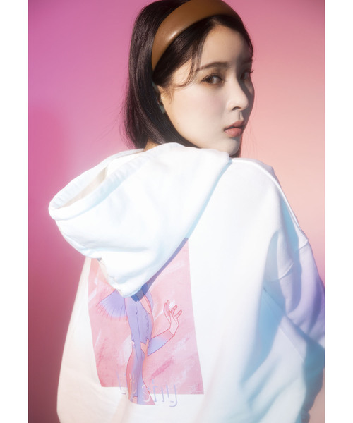 vis-`a-vis(ビサビ)の「【WEB限定】【J'aDoRe限定】【コラボ】ミチ&藍にいなバックプリントイラストパーカー(パーカー・レディース・ホワイト・FREE)」の3枚目の写真