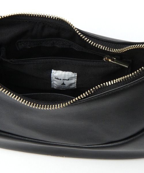 niko and...（ニコアンド）の「オリジナル変形バックルショルダーバッグ（ショルダーバッグ・レディース・ブラック/アイボリー・0）」の10枚目の写真