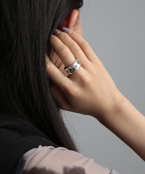 OtroAccesorio（オトロアクセソリオ）の「【OtroAccesorio】 メッセージリング（リング・レディース・シルバー・FREE）」の2枚目の写真