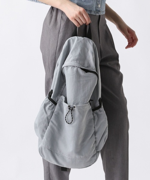 FOREVER 21（フォーエバー トゥエンティーワン）の「ギャザーポケットリュック（バックパック/リュック・レディース・ブラック/カーキ/グレー・FREE）」の3枚目の写真