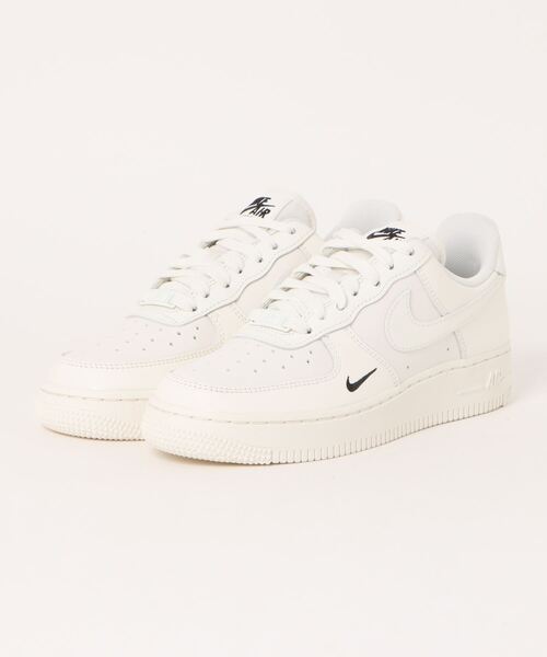 NIKE(ナイキ)の「【NIKE】HF1058-133 AIR FORCE 1 '07 ESS TRK3 ナイキ ウィメンズ エア フォース 1 '07 ESS TRK3(スニーカー・レディース・アイボリー・24.5cm/24cm/23.5cm/23cm)」の1枚目の写真