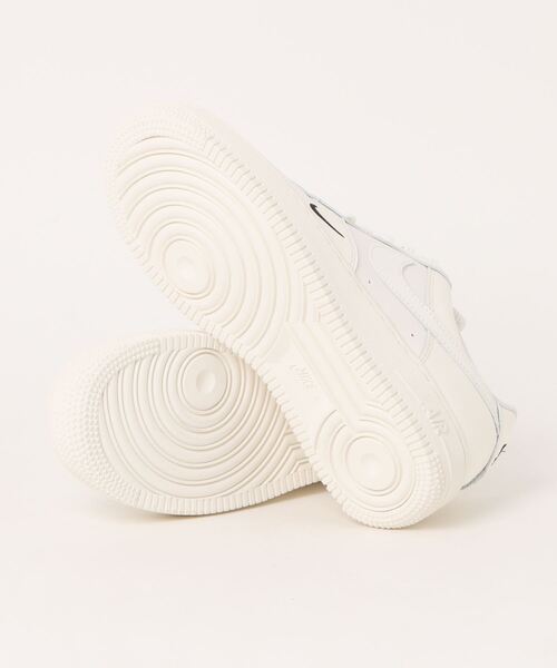NIKE(ナイキ)の「【NIKE】HF1058-133 AIR FORCE 1 '07 ESS TRK3 ナイキ ウィメンズ エア フォース 1 '07 ESS TRK3(スニーカー・レディース・アイボリー・24.5cm/24cm/23.5cm/23cm)」の2枚目の写真