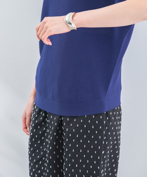 URBAN RESEARCH ROSSO WOMEN（アーバンリサーチ　ロッソ）の「ボートネックガータープルオーバー（ニット/セーター・レディース・ブルー/オフホワイト/ブラック・FREE）」の20枚目の写真