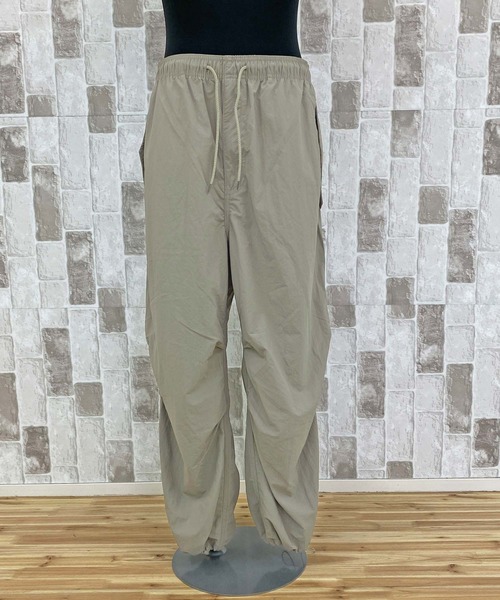 TopIsm（トップイズム）の「【2024】リップストップナイロン 無地 パラシュートパンツ（カーゴパンツ・メンズ・オリーブ/ブラック/ライトグレー/カーキ系・LL/L/M）」の6枚目の写真