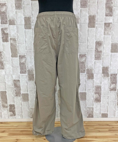 TopIsm（トップイズム）の「【2024】リップストップナイロン 無地 パラシュートパンツ（カーゴパンツ・メンズ・オリーブ/ブラック/ライトグレー/カーキ系・LL/L/M）」の5枚目の写真