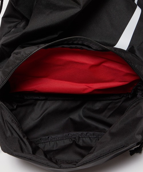 NIKE(ナイキ)の「NIKE/ナイキ 2ルームプールバッグ(ショルダーバッグ・キッズ・ブラック/ネイビー・FREE)」の13枚目の写真