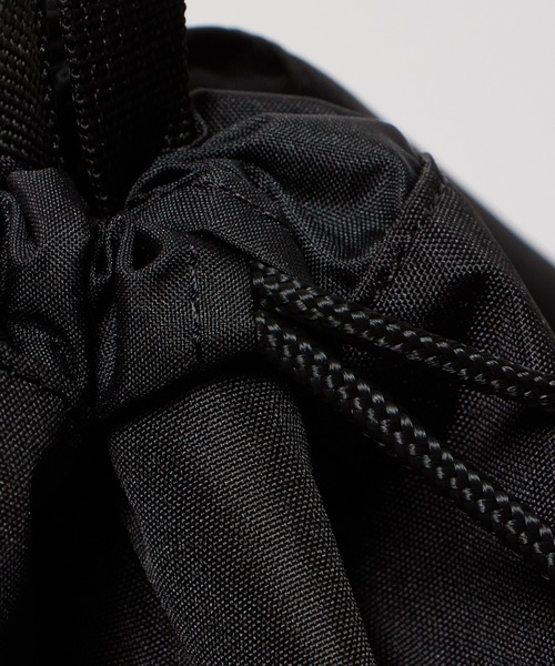 NIKE(ナイキ)の「NIKE/ナイキ 2ルームプールバッグ(ショルダーバッグ・キッズ・ブラック/ネイビー・FREE)」の7枚目の写真