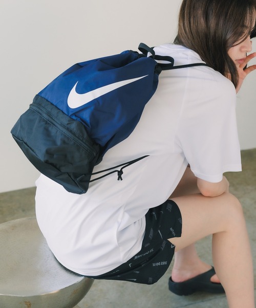NIKE(ナイキ)の「NIKE/ナイキ 2ルームプールバッグ(ショルダーバッグ・キッズ・ブラック/ネイビー・FREE)」の17枚目の写真