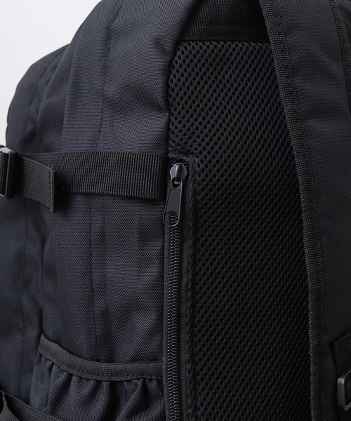 VASKA by moz（ヴェスカ バイ モズ）の「VASKA by moz　刺繍ワッペン２層リュック（バックパック/リュック・メンズ・ブラック×ホワイト/ブラック×パープル/ブラック×ブルー・FREE）」の9枚目の写真