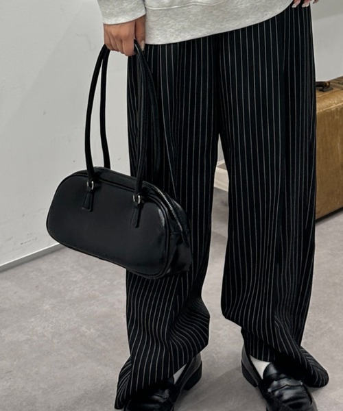 kutir（クティール）の「ラウンドショルダーボストンバッグ／kutirlune（ボストンバッグ・レディース・ブラック/シルバー・FREE）」の2枚目の写真