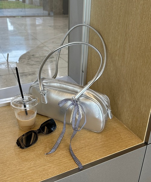 kutir（クティール）の「ラウンドショルダーボストンバッグ／kutirlune（ボストンバッグ・レディース・ブラック/シルバー・FREE）」の4枚目の写真