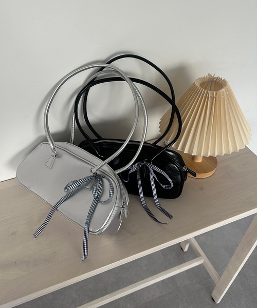 kutir（クティール）の「ラウンドショルダーボストンバッグ／kutirlune（ボストンバッグ・レディース・ブラック/シルバー・FREE）」の7枚目の写真