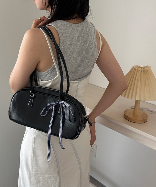 kutir（クティール）の「ラウンドショルダーボストンバッグ／kutirlune（ボストンバッグ・レディース・ブラック/シルバー・FREE）」の11枚目の写真