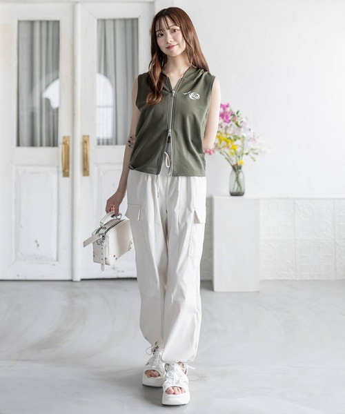 clear（クリア）の「フード付きノースリーブトップス［ストリート カジュアル Y2K］≪再入荷≫（パーカー・レディース・ブラック/カーキ/グレー・F）」の7枚目の写真