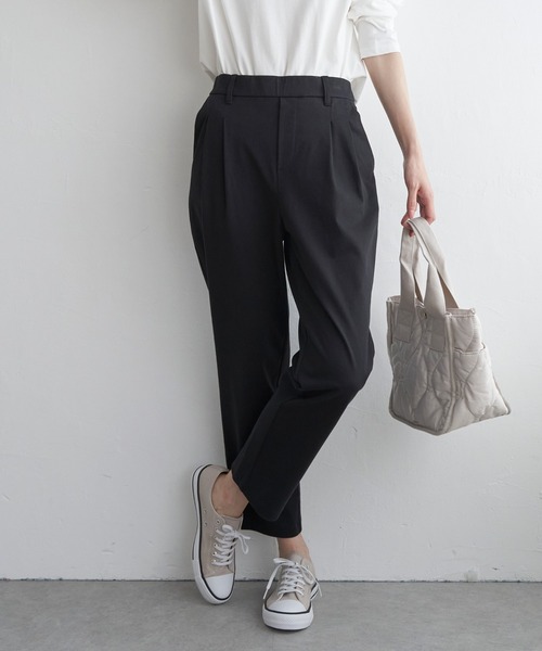 ikka（イッカ）の「【雑誌InRed web10月号掲載】GOKU楽パンツ ストレッチテーパード（その他パンツ・レディース・ブラック/ベージュ/ネイビー/ブルー/ダークグリーン・S/M/L）」の2枚目の写真