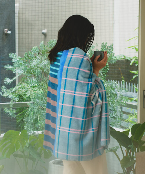 BIRTHDAY BAR（バースデイバー）の「【SAHIR サヒール】vertical line blanket（ラグ/マット・レディース・グリーン/ブルー・0）」の14枚目の写真