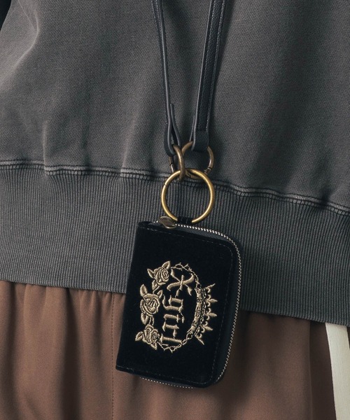 X-girl(エックスガール)の「ROSE AND CROWN COIN CARD CASE(コインケース・レディース・ブラック/ネイビー・ONE SIZE)」の2枚目の写真
