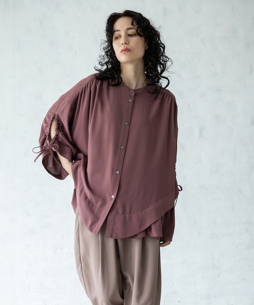 OSMOSIS（オズモーシス）の「2WAYスリットスリーブギャザーブラウス（シャツ/ブラウス・レディース・ホワイト/ブラック/グレー/ピンク系その他・ONE SIZE）」の4枚目の写真