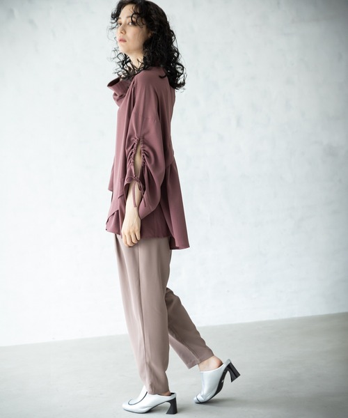 OSMOSIS（オズモーシス）の「2WAYスリットスリーブギャザーブラウス（シャツ/ブラウス・レディース・ホワイト/ブラック/グレー/ピンク系その他・ONE SIZE）」の6枚目の写真