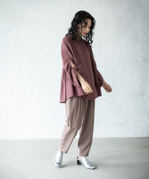 OSMOSIS（オズモーシス）の「2WAYスリットスリーブギャザーブラウス（シャツ/ブラウス・レディース・ホワイト/ブラック/グレー/ピンク系その他・ONE SIZE）」の8枚目の写真