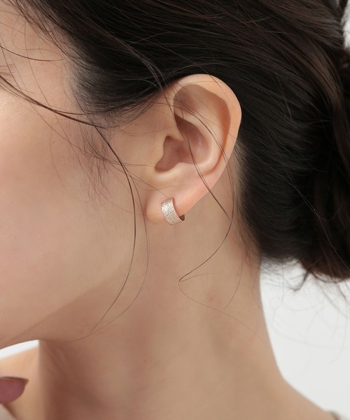 CALIN　STANDARD（カリンスタンダード）の「◆金属アレルギー対応◆◆made in japan◆【痛くない】【落ちにくい】【ストレスフリーな着け心地】スターダスト　ミニループフィットイヤリング（イヤリング・レディース・ゴールド/ピンクゴールド/シルバー・FREE）」の3枚目の写真