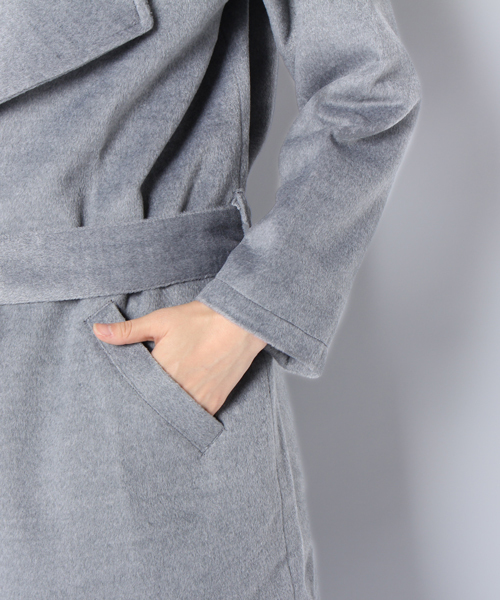 WHO'S WHO gallery(フーズフーギャラリー)の「【common.】WEB限定 裏地付きロングラップコート(ノーカラージャケット・レディース・グレー/ブラウン/カーキ・FREE)」の11枚目の写真