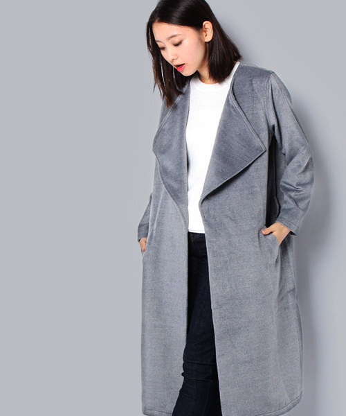 WHO'S WHO gallery(フーズフーギャラリー)の「【common.】WEB限定 裏地付きロングラップコート(ノーカラージャケット・レディース・グレー/ブラウン/カーキ・FREE)」の4枚目の写真