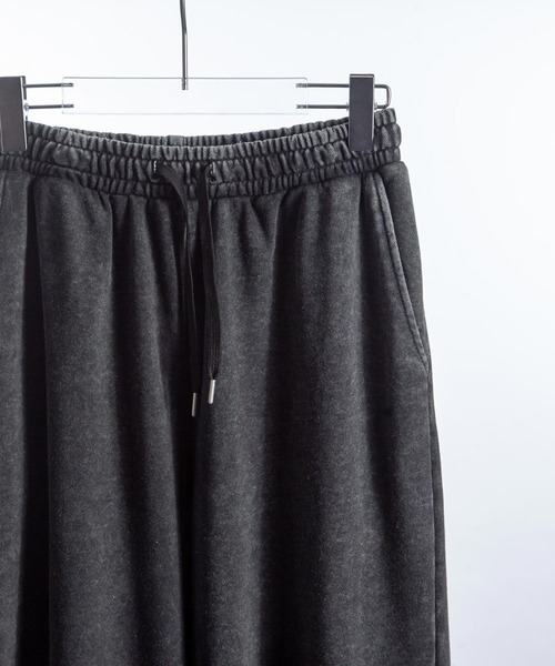 ZIP FIVE -White Line-(ジップファイブホワイトライン)の「【White Line】 裏毛 ワイド ストレート ピグメント フェード スウェットパンツ(スウェットパンツ・メンズ・杢グレー/ブラック/ブラウン・MEDIUM/X-LARGE/LARGE)」の5枚目の写真