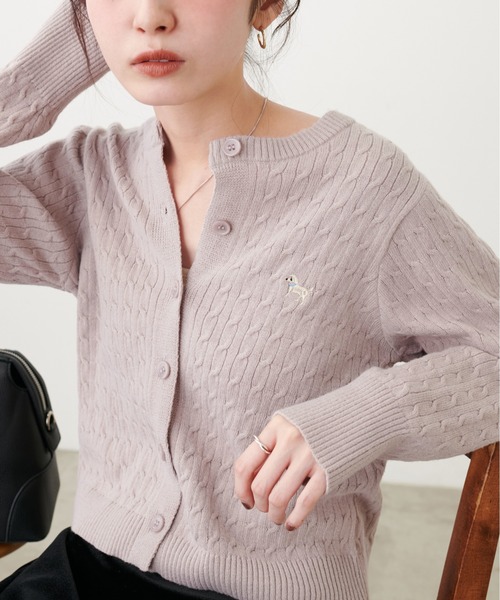 natural couture(ナチュラルクチュール)の「アニマル刺繍入りミニケーブルカーデ(カーディガン/ボレロ・レディース・オフホワイト/グレー/グレイッシュベージュ/サックスブルー/ブラック/グリーン・FREE)」の22枚目の写真